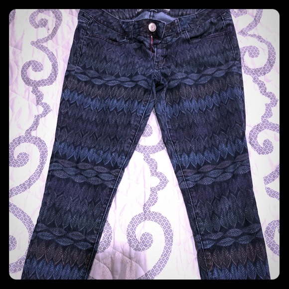 American Eagle Jegging with feather design - Picture 1 of 7